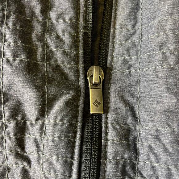 Columbia 1X Quilted Hooded Vest Gray Zip Pockets Thermal Layer Outdoor Hiking - Picture 14 of 14